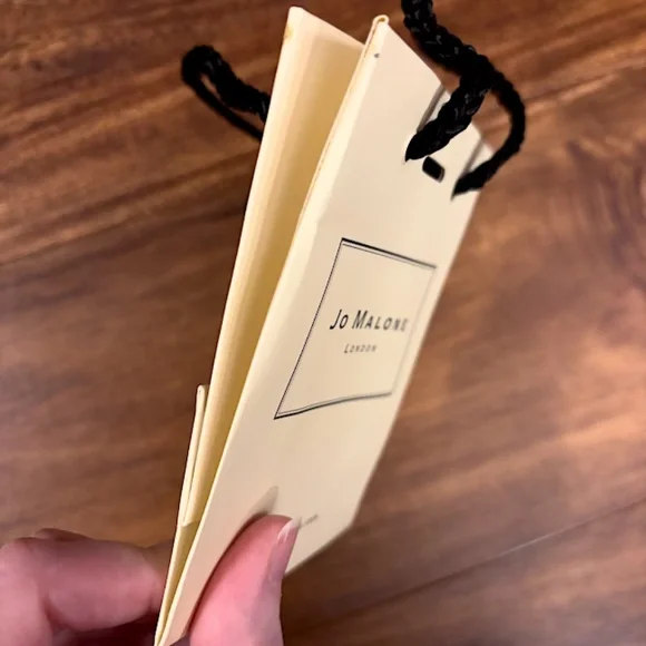 Set of Jo Malone Boxes and Gift Bag - Picture 13 of 15